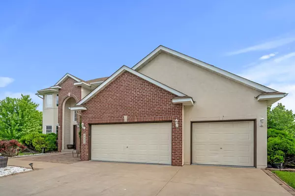 Shakopee, MN 55379,8837 Whispering Oaks Alcove