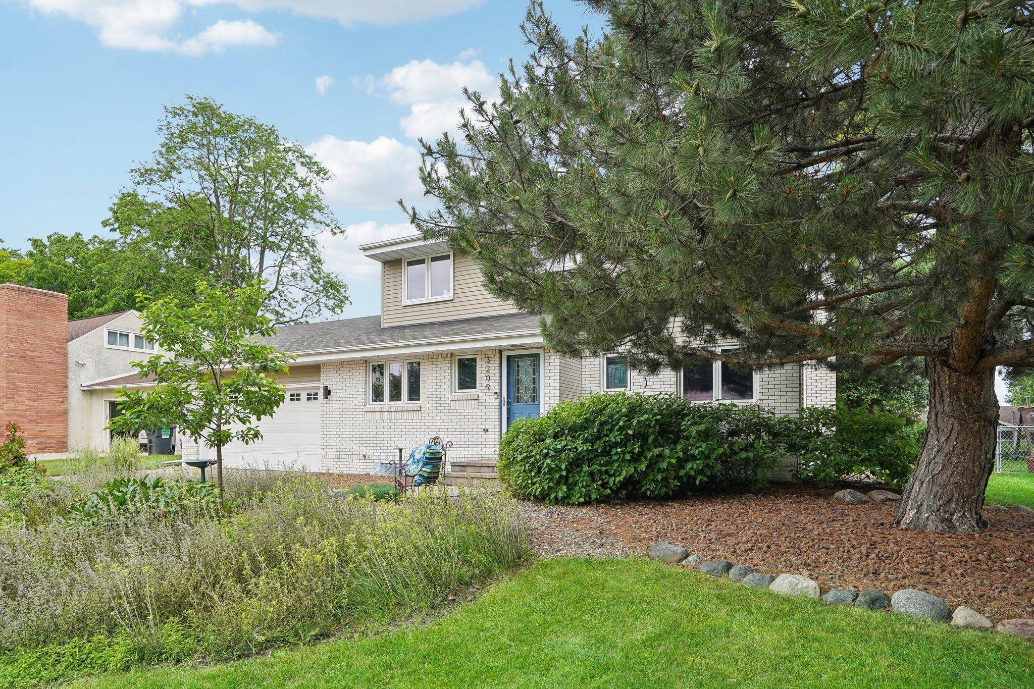 Saint Anthony, MN 55418,3209 Wendhurst AVE