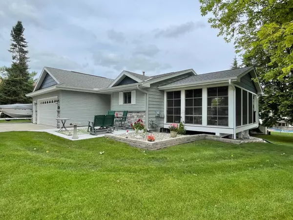 Chaska, MN 55318,601 Saratoga CT