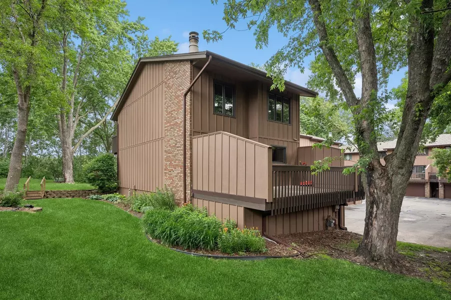 2666 Sumac RDG, White Bear Lake, MN 55110