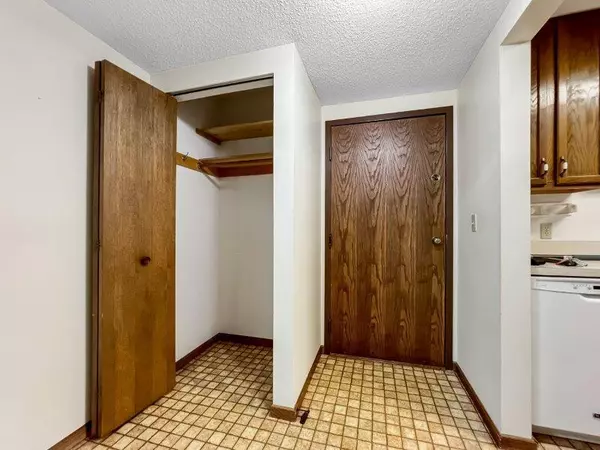 Fairmont, MN 56031,232 S Dewey ST #103