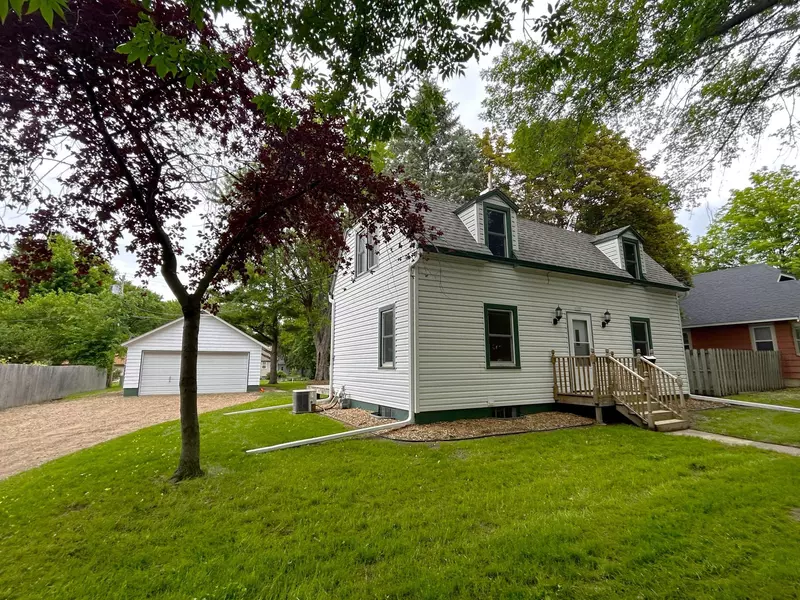 1325 14th ST E, Glencoe, MN 55336