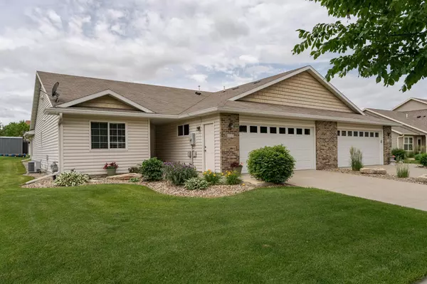 2727 Hawk Ridge CT SE, Rochester, MN 55904