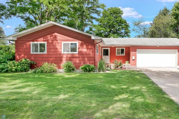 2307 19th ST S, Moorhead, MN 56560