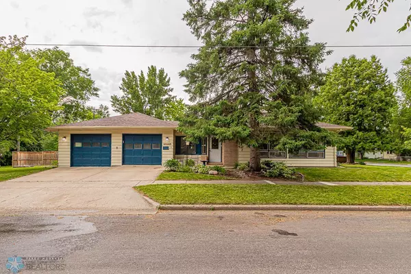 Moorhead, MN 56560,18 12th AVE S