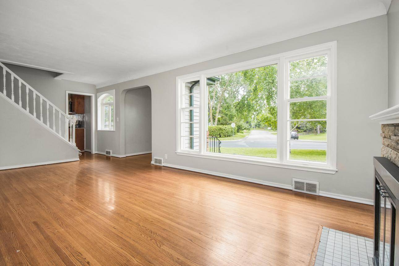 Roseville, MN 55113,1219 Oakcrest AVE