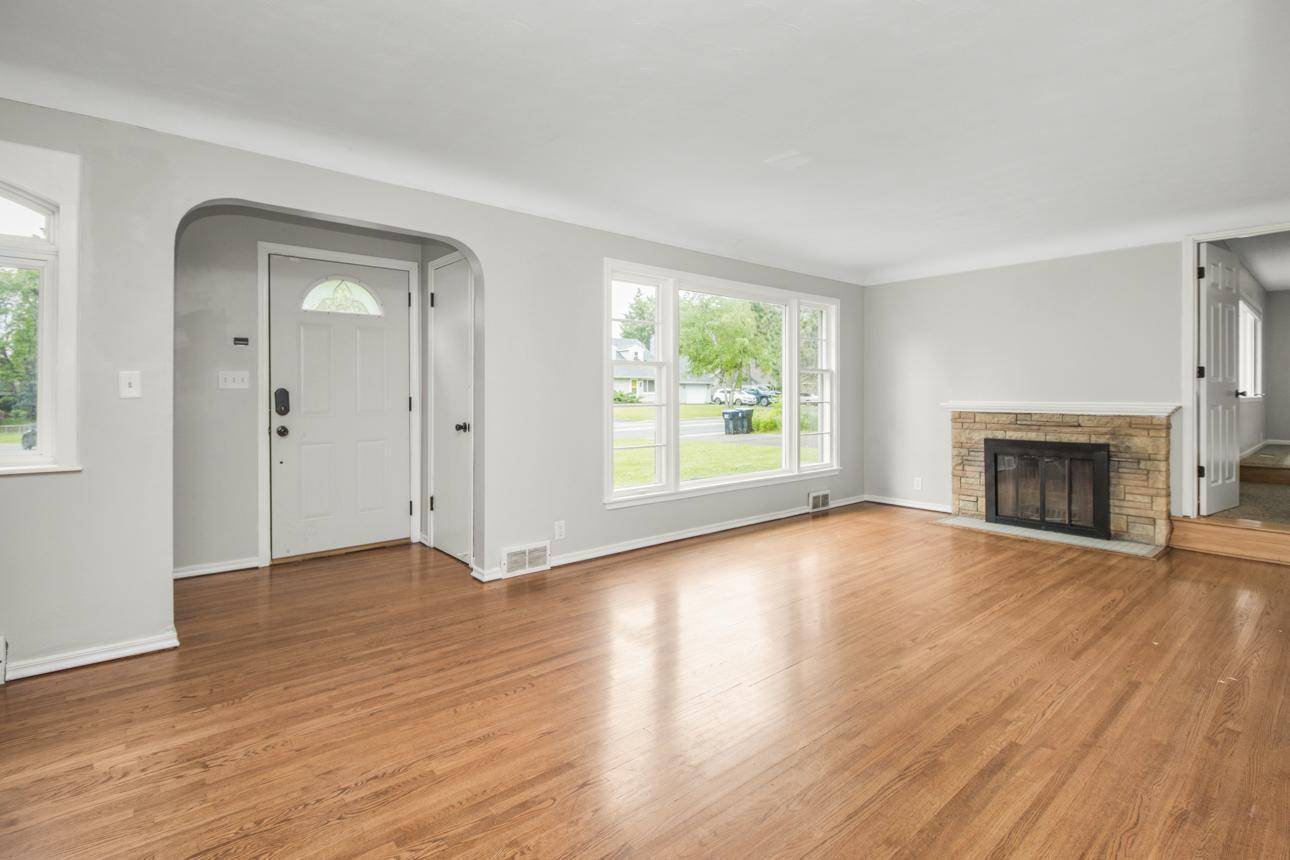 Roseville, MN 55113,1219 Oakcrest AVE