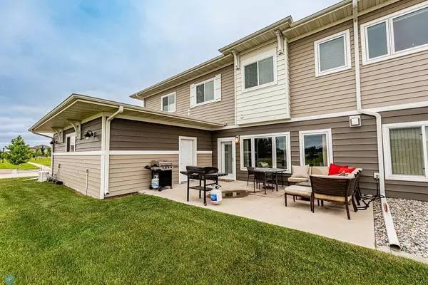 2990 Calico DR S #B, Fargo, ND 58104