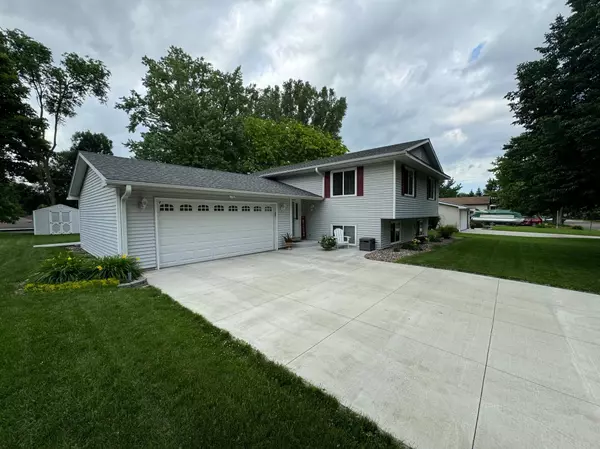 Albert Lea, MN 56007,1825 Bayview DR