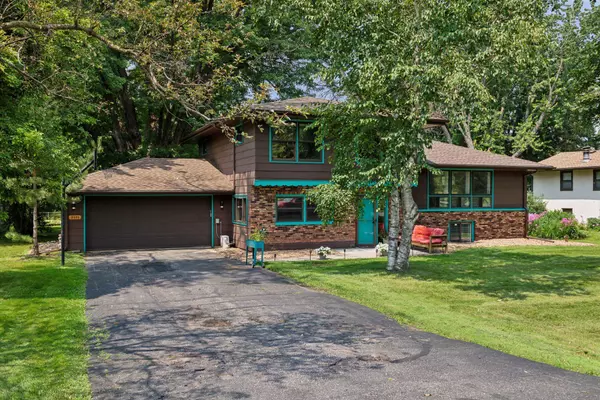 Mendota Heights, MN 55120,2351 Rogers AVE