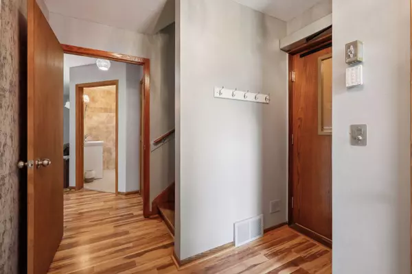 Mendota Heights, MN 55120,2351 Rogers AVE