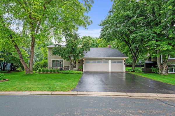 10244 Nottingham TRL, Eden Prairie, MN 55347