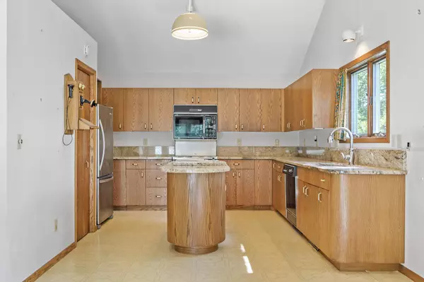 Saint Paul, MN 55119,945 Mcknight RD S
