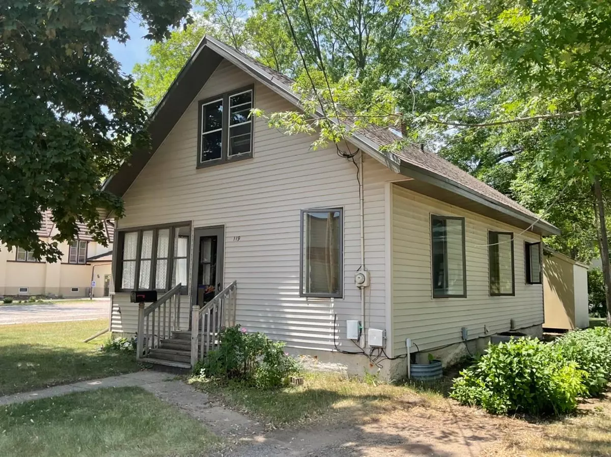 Waite Park, MN 56387,119 6th AVE N