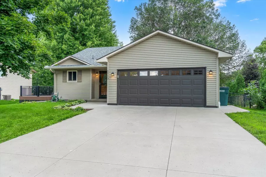 5690 Deer TRL E, Shoreview, MN 55126