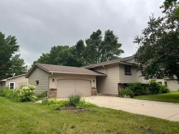 120 E Nelson ST, Litchfield, MN 55355