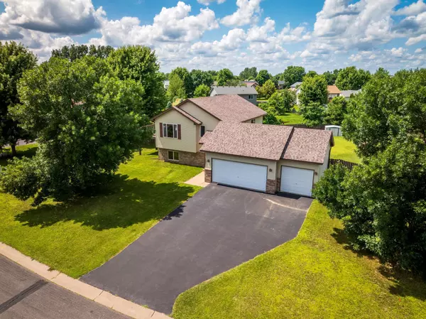 1505 Cedar DR S, Cambridge, MN 55008