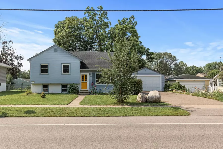 2277 County Road H, New Brighton, MN 55112