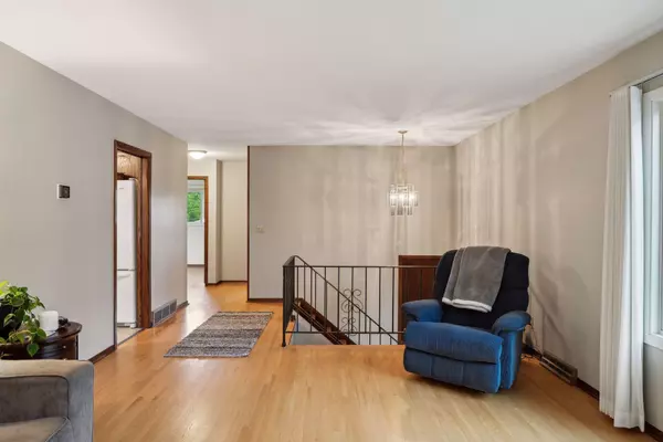 Bloomington, MN 55431,9817 York Curve S