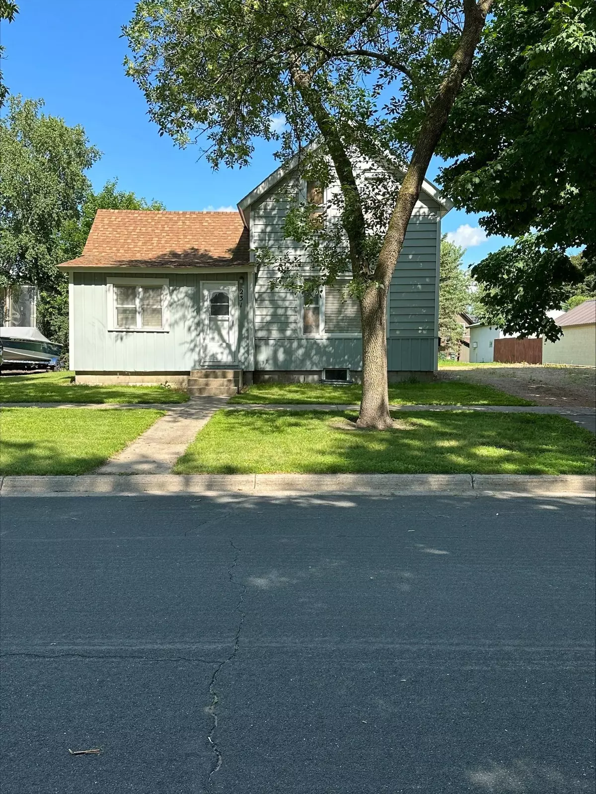 Hutchinson, MN 55350,231 Monroe ST SE