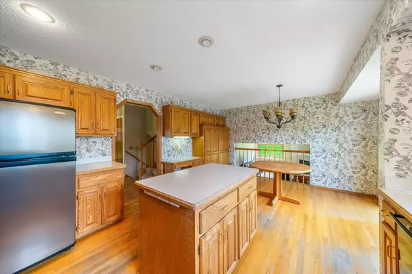 Vadnais Heights, MN 55127,224 Cottonwood DR