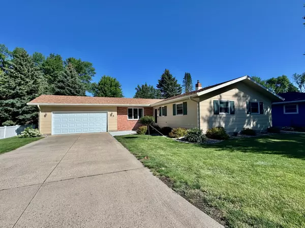 114 Circle DR, Marshall, MN 56258