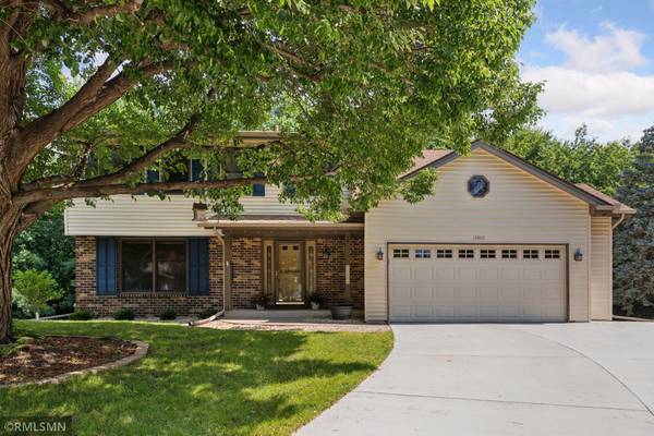 12400 Cockspur CT, Eden Prairie, MN 55347