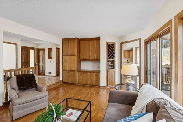 Minnetonka, MN 55305,12410 Bent Tree LN