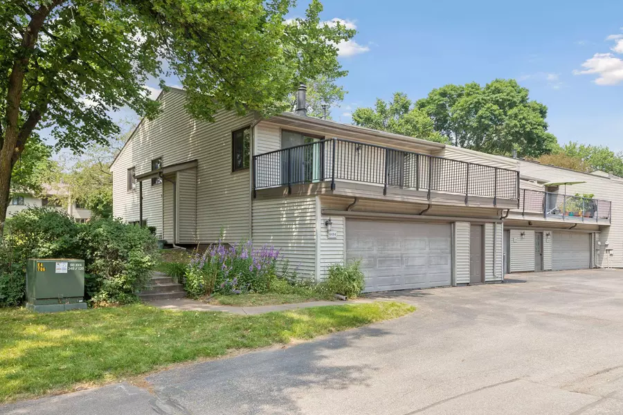 4484 Arden View CT, Arden Hills, MN 55112