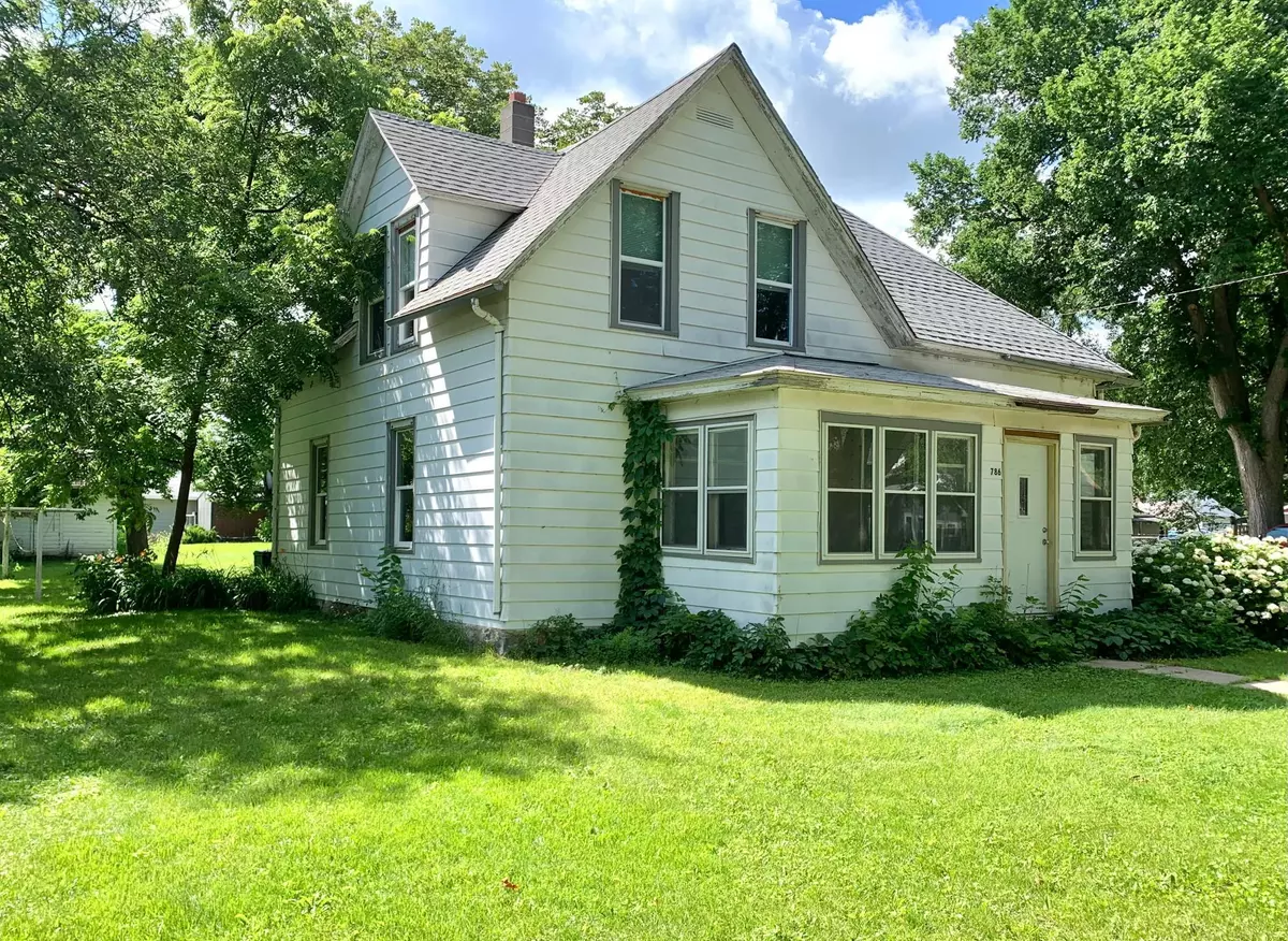 Gibbon, MN 55335,786 1st AVE