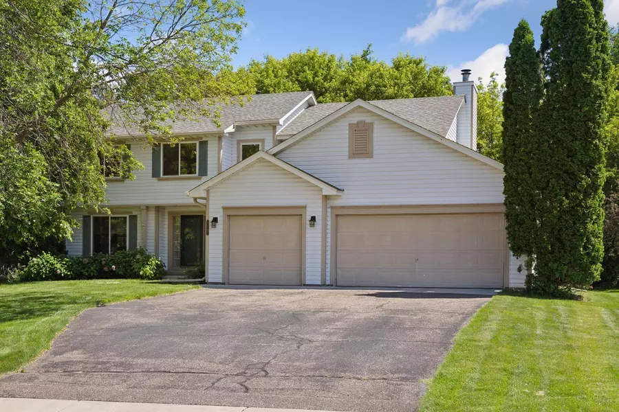 3247 Meadow Brook PL, Woodbury, MN 55125