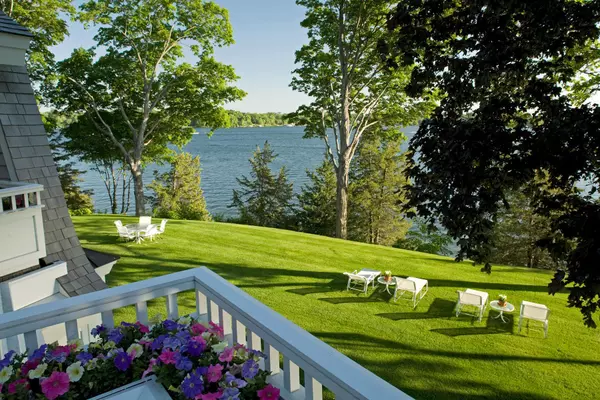 Wayzata, MN 55391,1655 Bohns Point RD