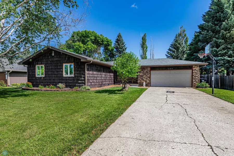 265 Prairiewood DR S, Fargo, ND 58103