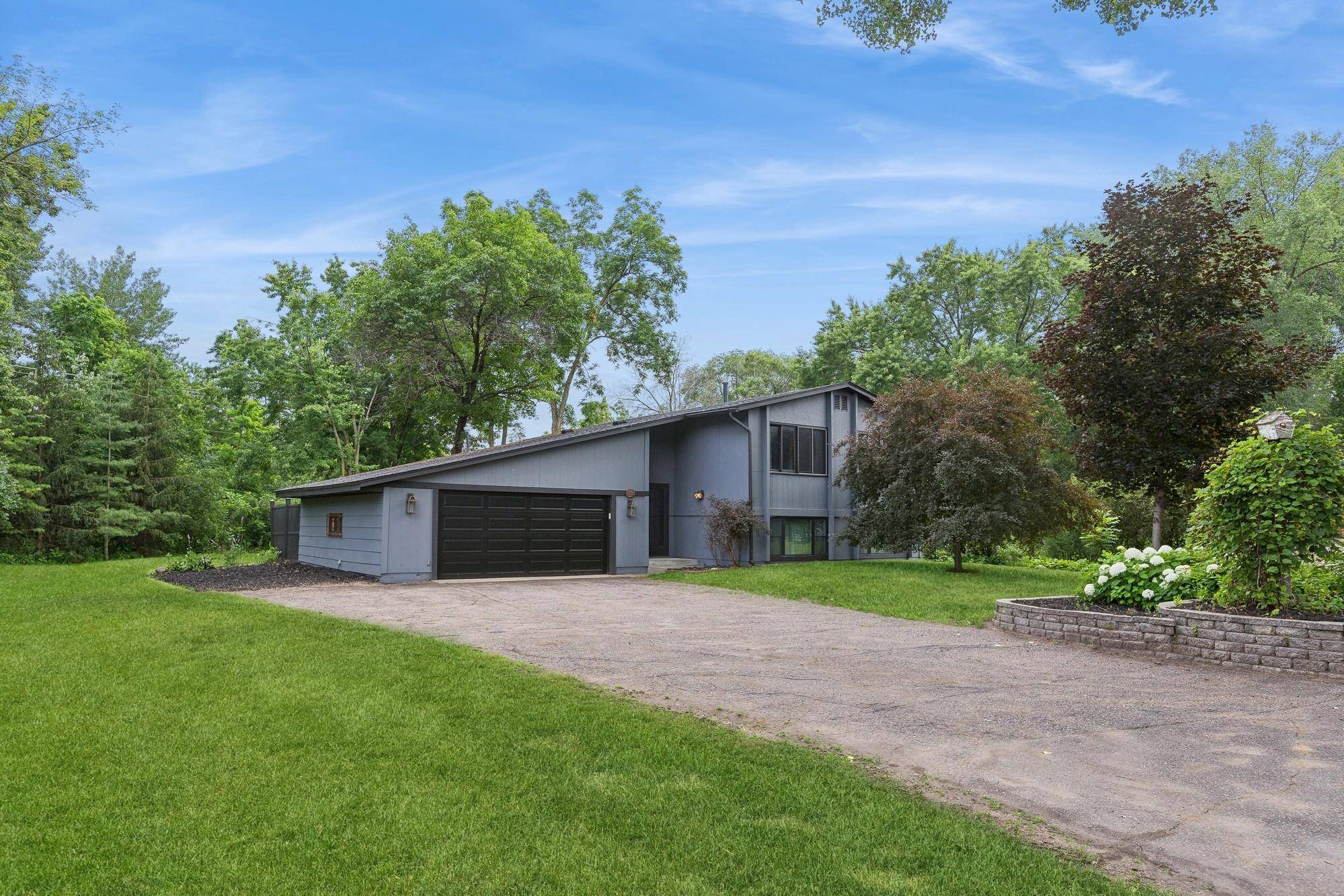 Minnetonka, MN 55343,11823 Shady Oak LN