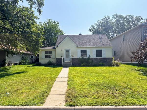 251 18th AVE N,  Hopkins,  MN 55343