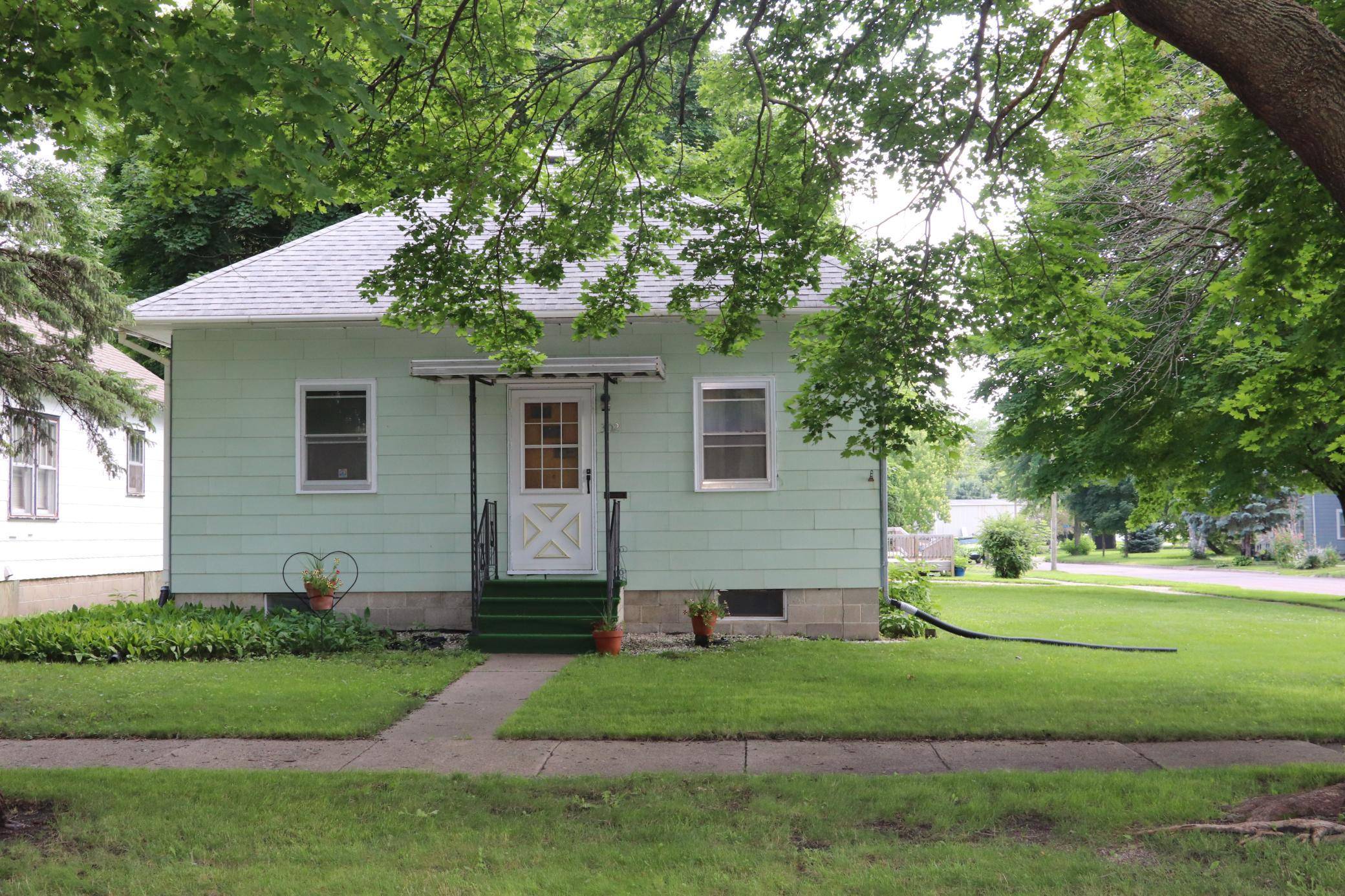 302 E 9th ST, Fairmont, MN 56031