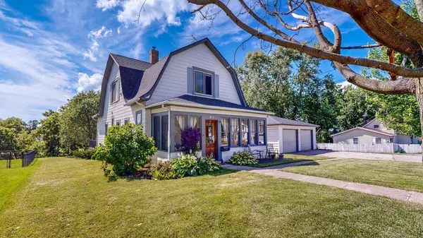 912 West AVE, Zumbrota, MN 55992