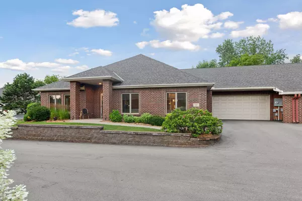 107 Deerwood CT, Hudson, WI 54016