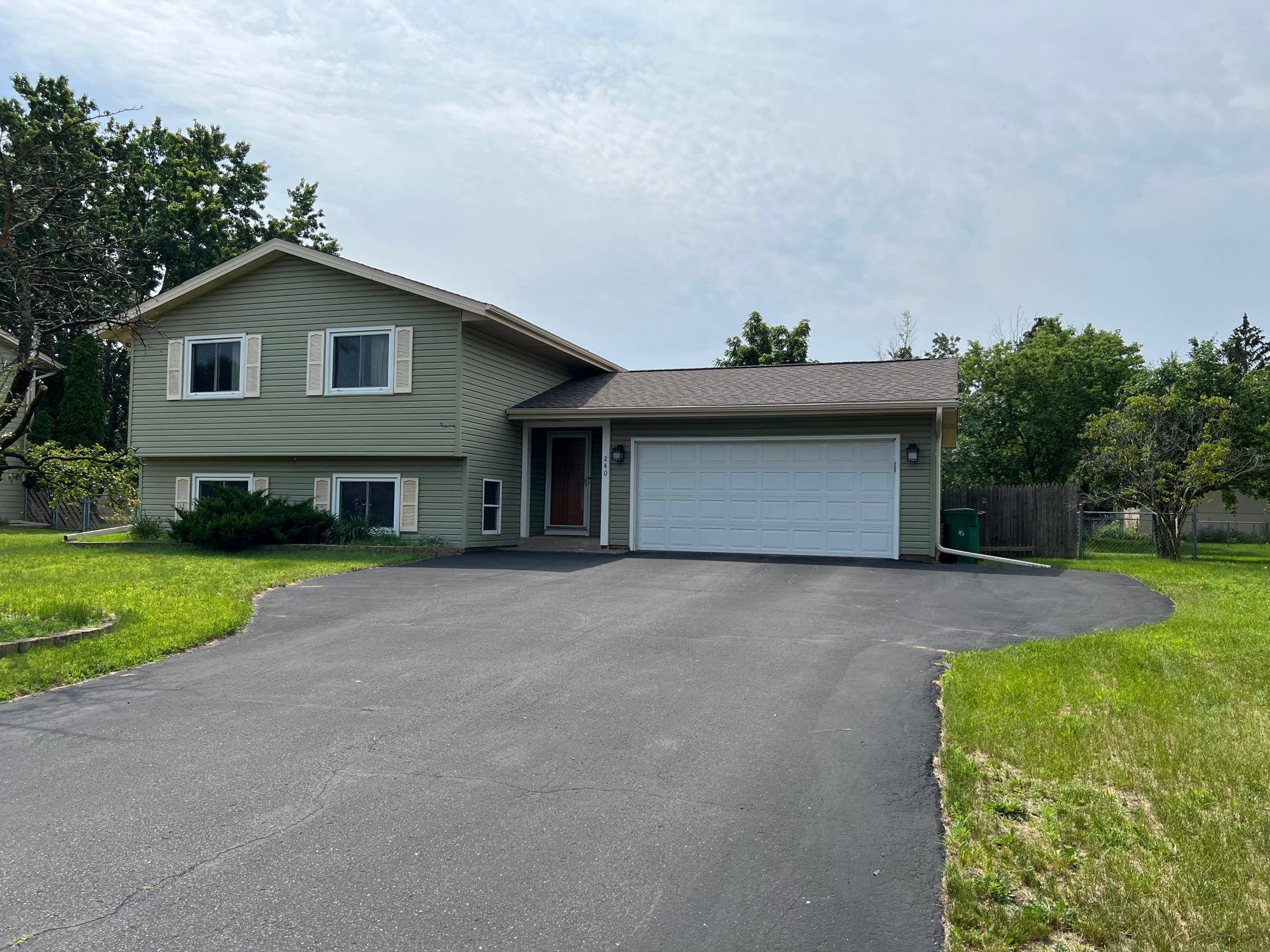 240 107th LN NW, Coon Rapids, MN 55448