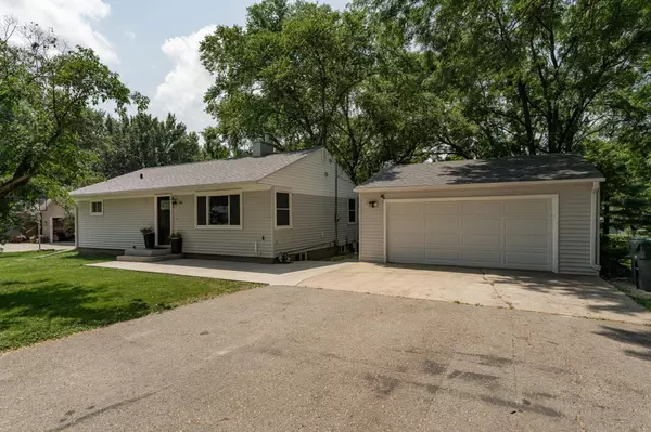 Rochester, MN 55904,303 Strathmore LN SE