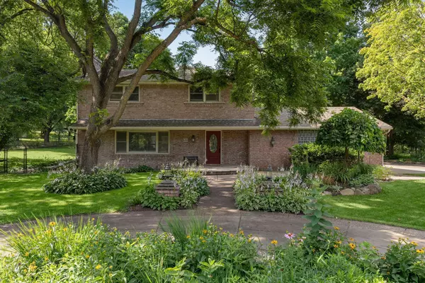 6811 Kingston DR, Eden Prairie, MN 55346