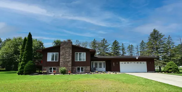 893 Pleasant AVE, Zumbrota, MN 55992