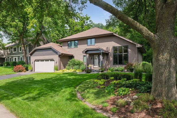 9843 Woodridge DR, Eden Prairie, MN 55347