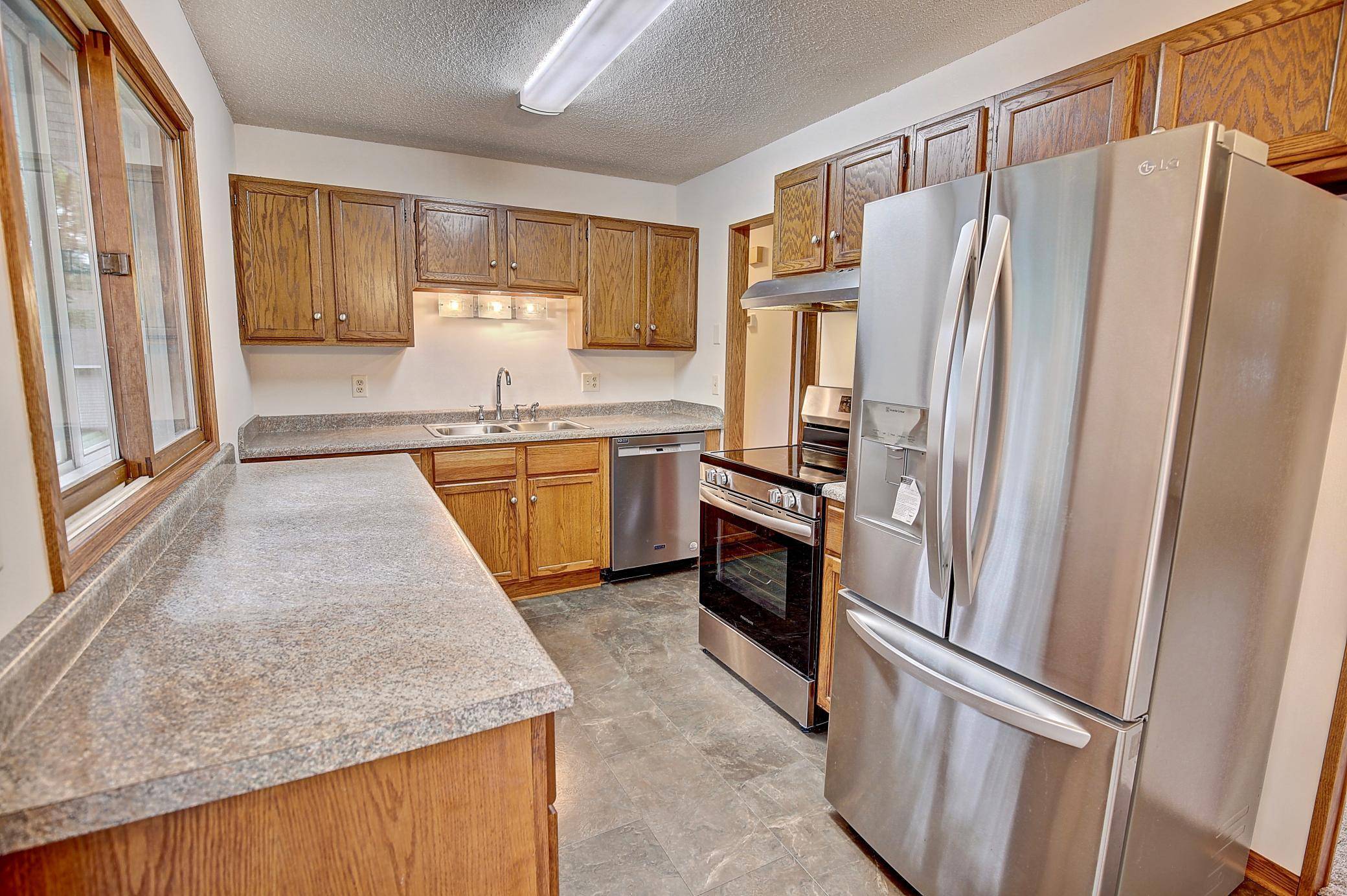 Maplewood, MN 55109,2516 Barclay ST