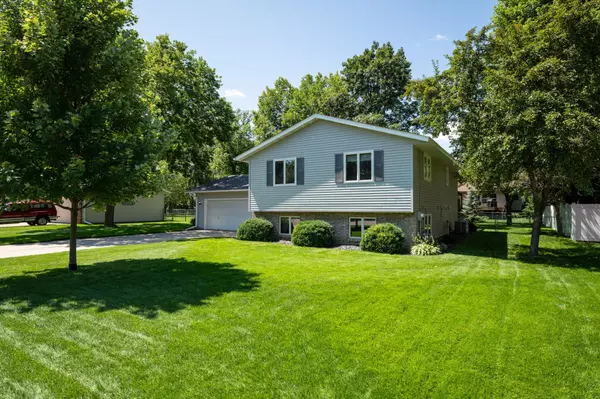 Cannon Falls, MN 55009,406 Evergreen DR E