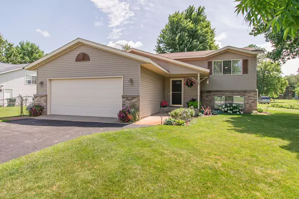 222 Barracuda AVE NE, Avon, MN 56310