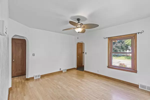 South Saint Paul, MN 55075,544 2nd AVE S