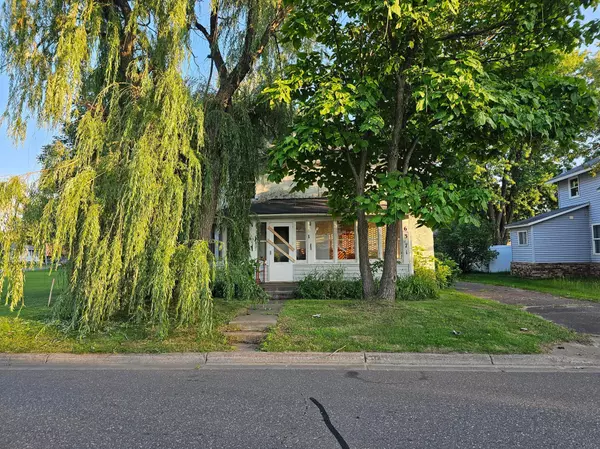 6371 Cedar ST, North Branch, MN 55056