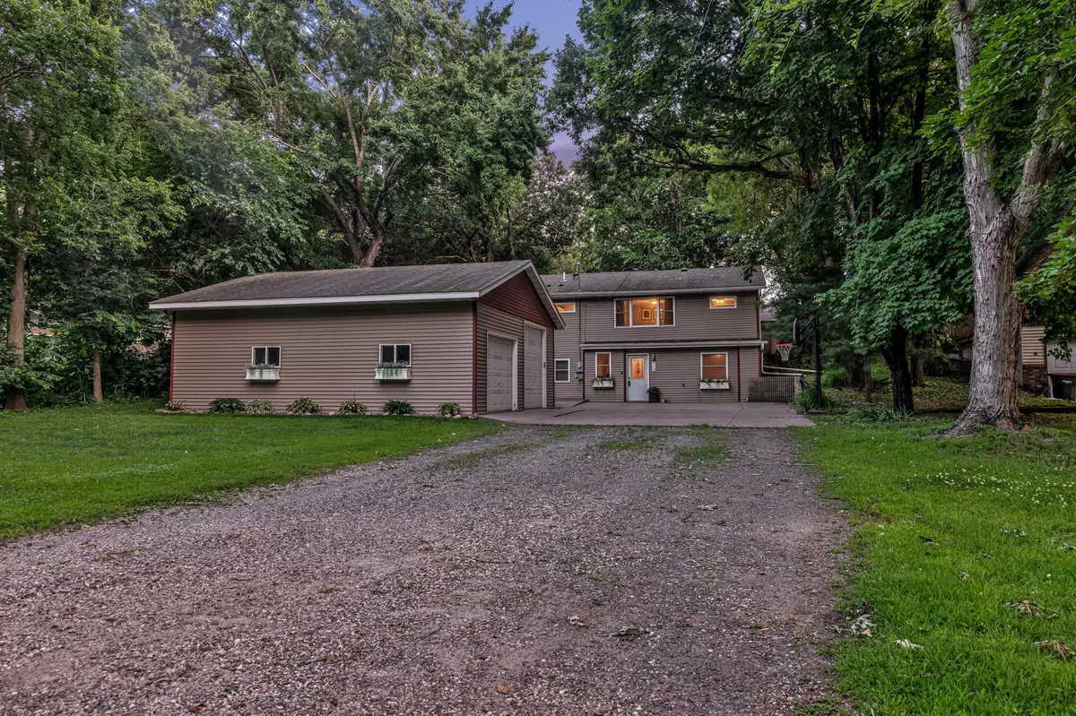 Monticello, MN 55362,912 W River ST