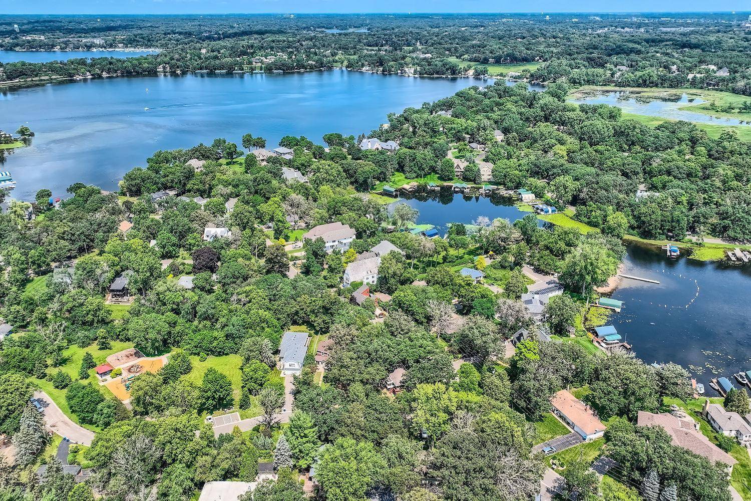Minnetonka, MN 55391,3061 Lake Shore BLVD